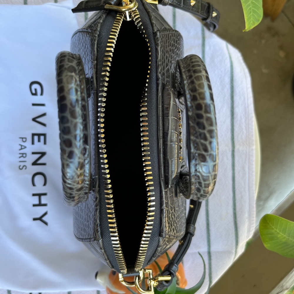 Preloved In Good Condition, Comes With Everything… - image 2